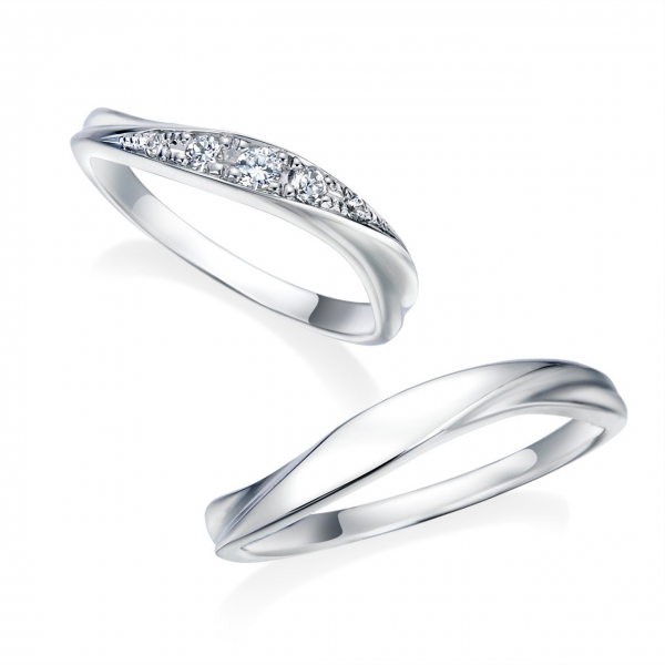DM-42/39《オーバーエクセレント|Over Excellent》結婚指輪／リボンの様に流れる曲線が特徴的なリング。シンプルながらも気品のあるデザインです。
