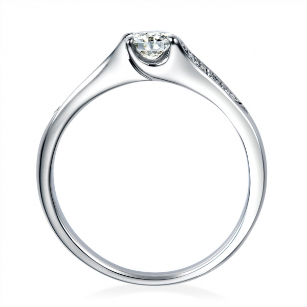 DR-73《オーバーエクセレント|Over Excellent》婚約指輪／サイドメレで演出されたウェーブタイプの腕が特徴の婚約指輪です。