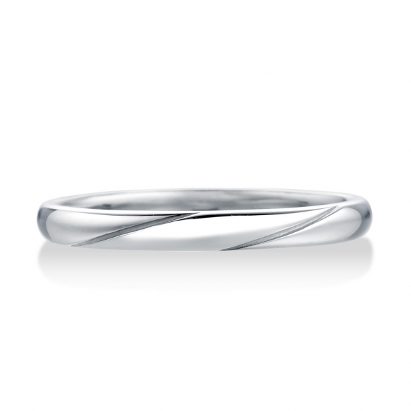DM-177/176《オーバーエクセレント|Over Excellent》結婚指輪／王道の甲丸フォルムのデザイン。シンプルだからこそ、いつも身に着けていられるこだわりのリング。上品な輝きのマッリジリングです。特許取得のダイヤモンドが、曲線に沿って、美しく輝きます。自然に指にとけ込むような柔らかな着け心地のリングです。