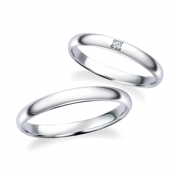 DM-6/5《オーバーエクセレント|Over Excellent》結婚指輪／王道の甲丸フォルムのデザイン。シンプルだからこそ、いつも身に着けていられるこだわりのリング。上品な輝きのマッリジリングです。特許取得のダイヤモンドが美しく輝きます。自然に指にとけ込むような柔らかな着け心地のリングです。