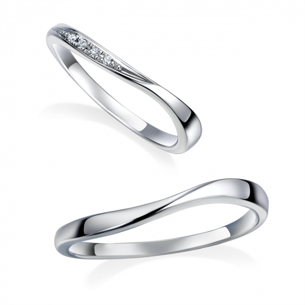 DM-30/29《オーバーエクセレント|Over Excellent》結婚指輪／きれいなウェーブをえがく指なじみの良いリングは、いつでも身に着けていられるマリッジです。特許取得のオーバーエクセレントカットダイヤモンドが、柔らかで繊細なウェーブに輝きます。