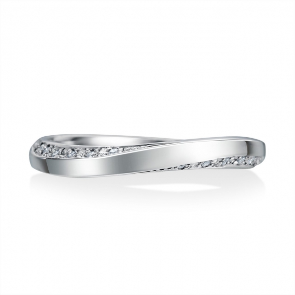 DM-167/166《オーバーエクセレント|Over Excellent》結婚指輪／サイドに並ぶメレダイヤが印象的な流麗なフォルムの結婚指輪です。