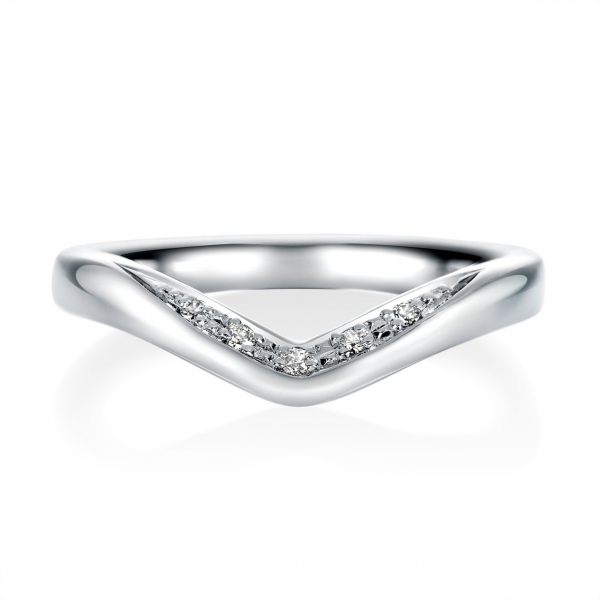 DM-63/65 《オーバーエクセレント|Over Excellent》結婚指輪／定番のV字タイプのデザインです。レディースは上面からサイドに向けてダイヤモンドが並び華やかな印象を与えます。