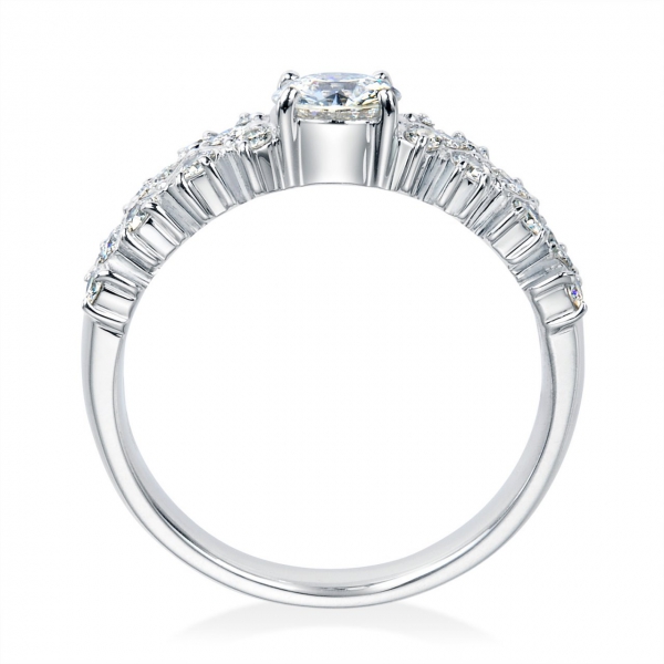 DR-78《オーバーエクセレント|Over Excellent》婚約指輪／オーバーエクセレントのダイヤモンドの輝きを圧倒的なボリュームで感じることのできる婚約指輪です。
