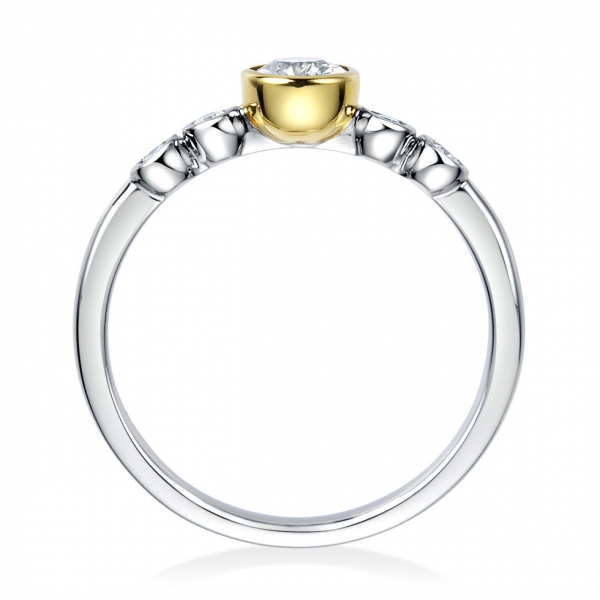 DR-96《オーバーエクセレント|Over Excellent》婚約指輪／5つのダイヤモンドが個性を演出する特別なデザインの婚約指輪です。