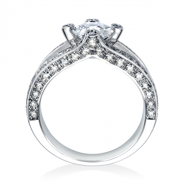 DR-101《オーバーエクセレント|Over Excellent》婚約指輪／最上級に豪華なデザインの婚約指輪です。