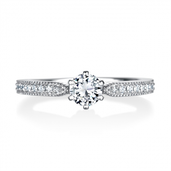 DR-102《オーバーエクセレント|Over Excellent》婚約指輪／ふたりの変わらぬ愛情をダイヤモンドの輝きに乗せて。ミルグレインが施されたデザインが、クラシカルで上品な雰囲気を演出するリングです。