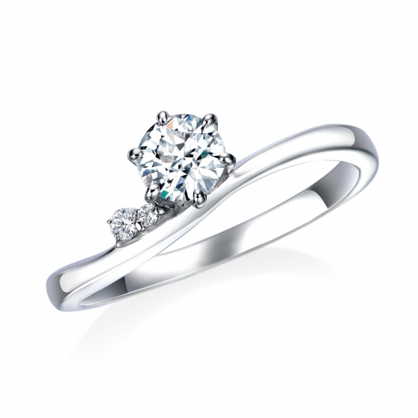DR-104《オーバーエクセレント|Over Excellent》ダイヤモンドの配置がかわいい婚約指輪