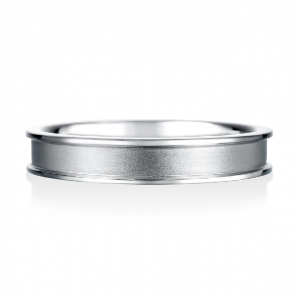DM-70/71《オーバーエクセレント|Over Excellent》結婚指輪／マットな質感の本体に、２本の鏡面ラインが輝くトラッドタイプの大人のデザインです。